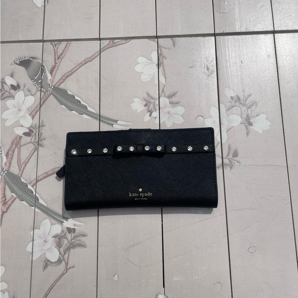 Kate Spade Black Wallet Sleek Design - Picture 5 of 6